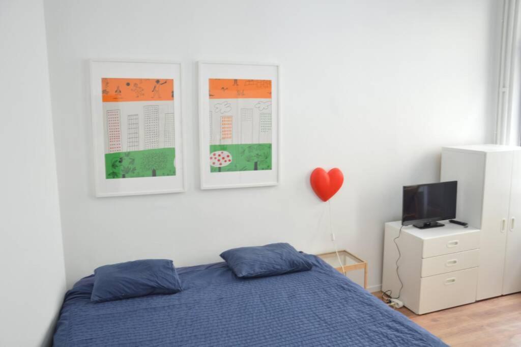 Awesome Studio In Marolles Apartment Брюксел Екстериор снимка