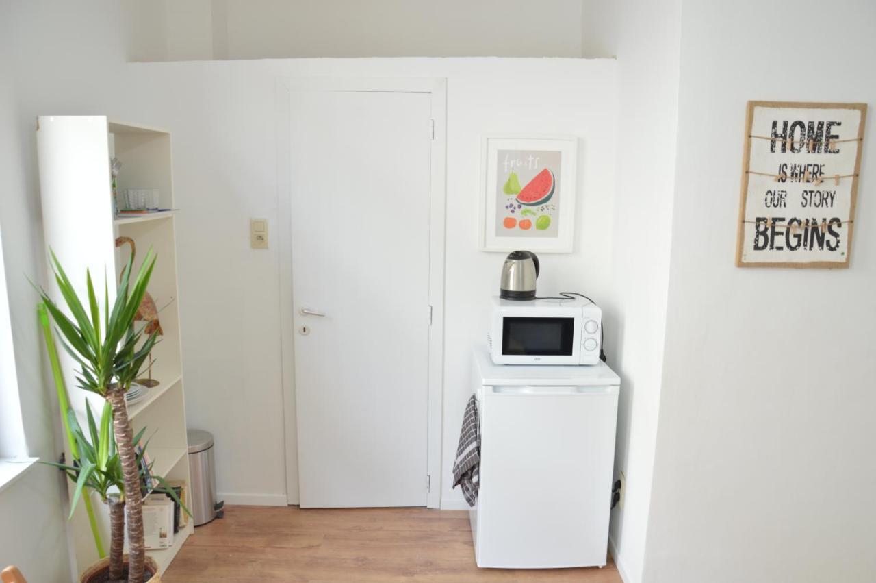 Awesome Studio In Marolles Apartment Брюксел Екстериор снимка