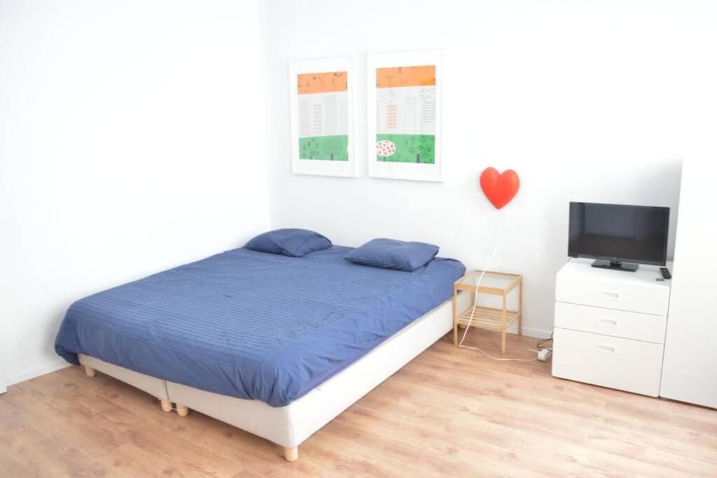 Awesome Studio In Marolles Apartment Брюксел Екстериор снимка