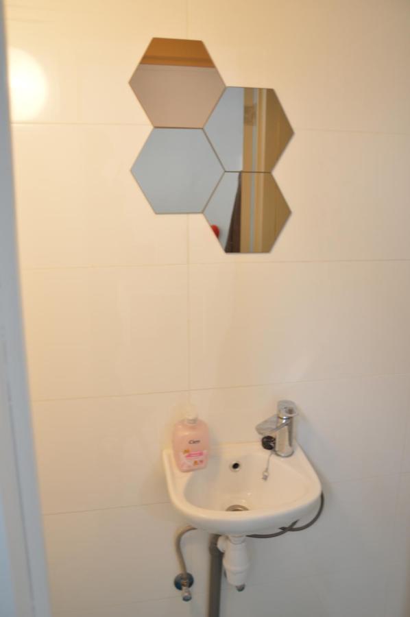 Awesome Studio In Marolles Apartment Брюксел Екстериор снимка