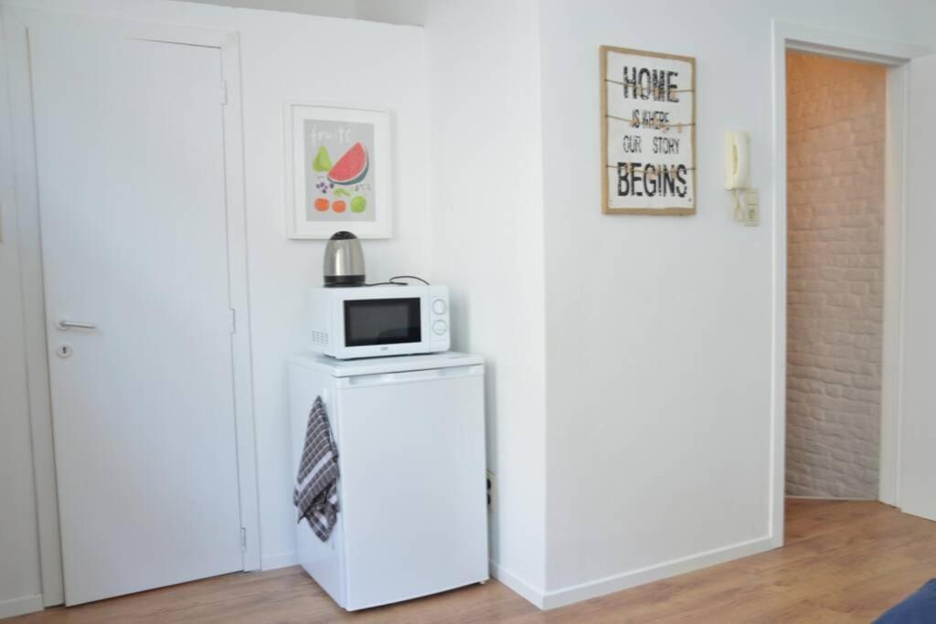 Awesome Studio In Marolles Apartment Брюксел Екстериор снимка